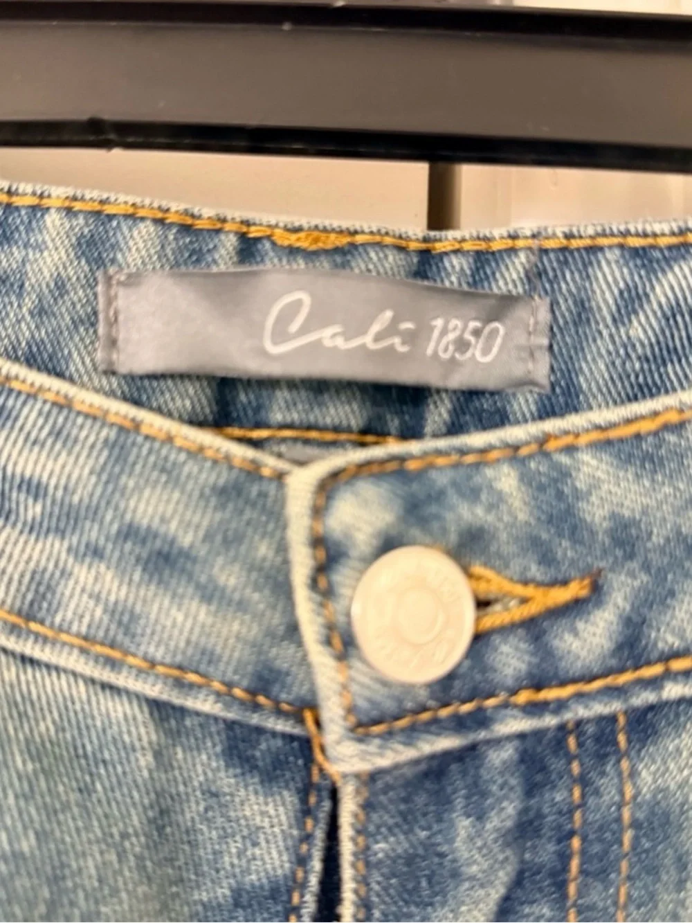 Mid-Rise Wide-Leg Jeans with White Side Stripes - Picture 4 of 4